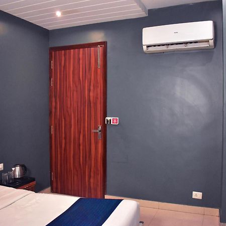 Qotel Hotel Church House Rohini Sector 15 Delhi  Bagian luar foto