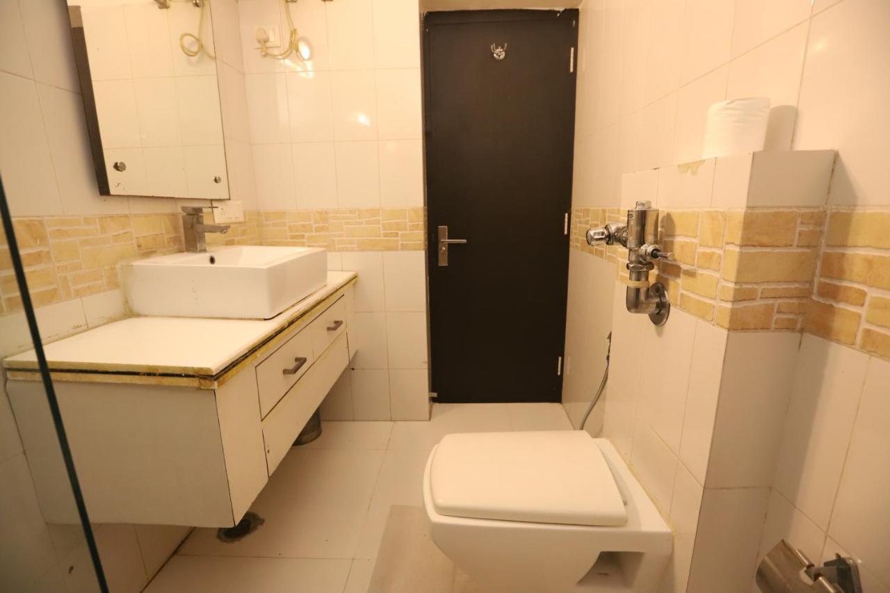 Qotel Hotel Church House Rohini Sector 15 Delhi  Bagian luar foto