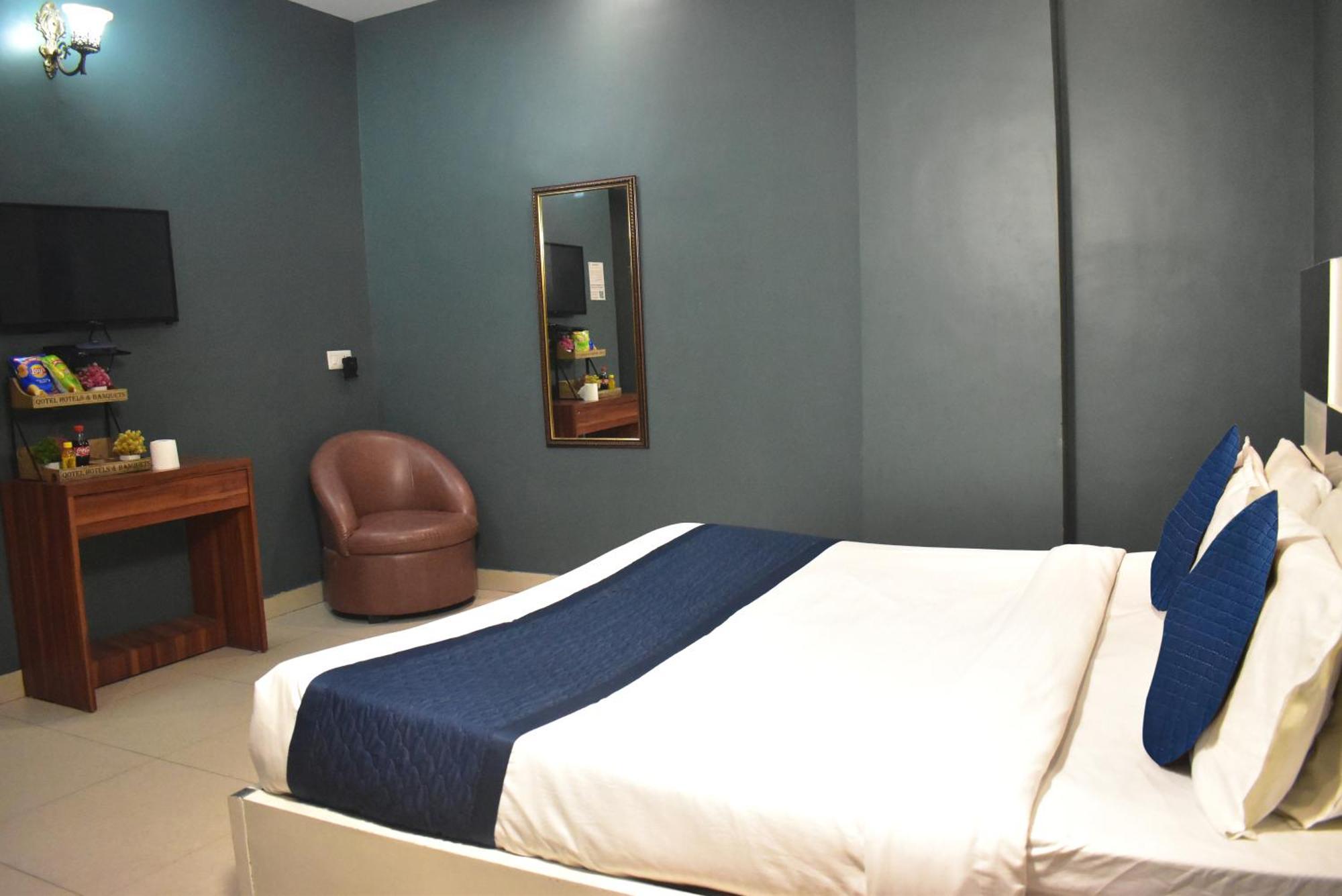 Qotel Hotel Church House Rohini Sector 15 Delhi  Bagian luar foto